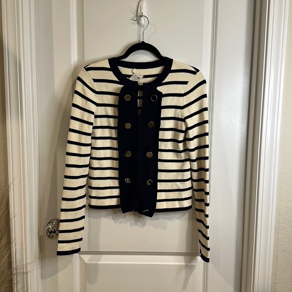 Cardigan in a size small 00
